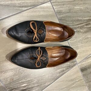 Bueno Black and Tan Leather Flats size 39/8.5